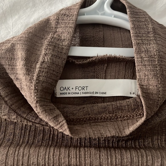 Oak & Fort top - Picture 2 of 3